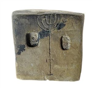 Sundial Incised
Photographer:Clara Amit