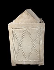 Ossuary & Lid Inscribed
Photographer:Mariana Salzberger