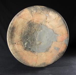 Vessel Lid Pompeian Red
Photographer:Yolovitch Yael