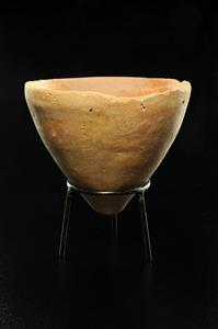 V-Shaped Bowl  
 Photographer:Yolovitch Yael