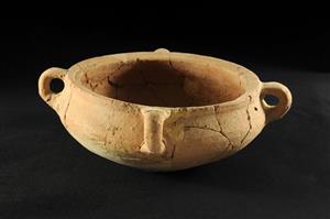 Bowl Four Handled
Photographer:Yolovitch Yael