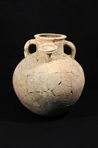 Pillar-Handled Jar
Photographer:Yolovitch Yael