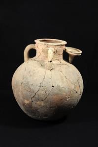 Pillar-Handled Jar
Photographer:Yolovitch Yael