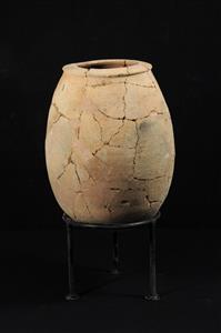 Holemouth Jar
Photographer:Yolovitch Yael