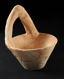 V-Shaped Bowl Basket Handled 
 Photographer:Yolovitch Yael