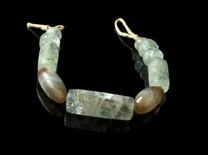 Necklace  
 Photographer:Clara Amit