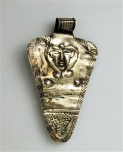 Pendant Engraved 
 Photographer:Clara Amit