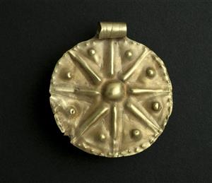 Pendant Eight-Rayed Star 
 Photographer:Clara Amit