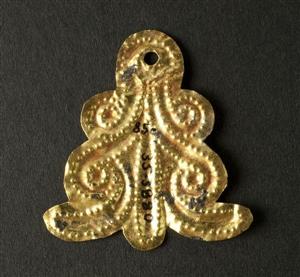 Pendant With Floral Decoration
Photographer:Clara Amit