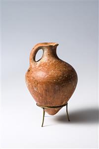 Piriform Juglet Miniature 
 Photographer:Meidad Suchowolski