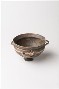 Skyphos Horizontal Handles 
 Photographer:Meidad Suchowolski
