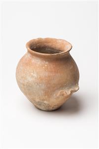 Jar Ledge Handled 
 Photographer:Meidad Suchowolski