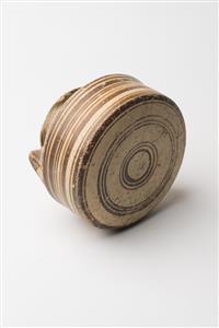 Pyxis Mycenean 
 Photographer:Meidad Suchowolski