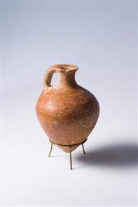 Piriform Juglet Miniature 
 Photographer:Meidad Suchowolski