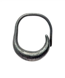 Earring  
 Photographer:Clara Amit