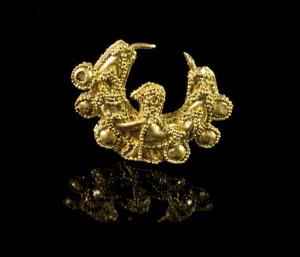 Earring Bird-Shaped 
 Photographer:Clara Amit