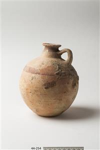 Jug Phoenician 
 Photographer:Meidad Suchowolski