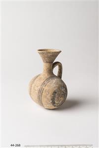 Juglet Cypriote 
 Photographer:Meidad Suchowolski