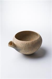 Small Bowl Spouted
Photographer:Meidad Suchowolski