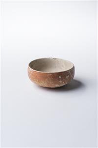 Small Bowl Slipped Red 
 Photographer:Meidad Suchowolski