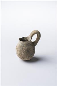 Juglet Loop Handle 
 Photographer:Meidad Suchowolski