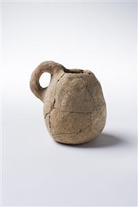 Juglet Loop Handle 
 Photographer:Meidad Suchowolski
