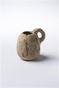 Juglet Loop Handle 
 Photographer:Meidad Suchowolski