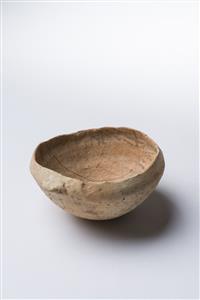 Small Bowl Lug Handle 
 Photographer:Meidad Suchowolski