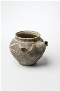 Teapot Megiddo Family
Photographer:Meidad Suchowolski