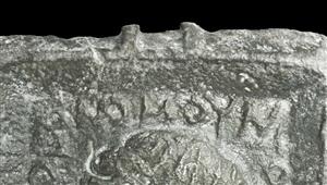 Weight Inscribed
Photographer:Clara Amit
