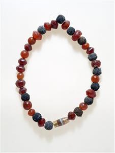 Necklace  
 Photographer:Clara Amit