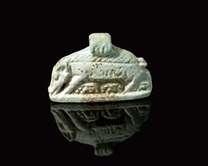Amulet Zoomorphic 
 Photographer:Clara Amit