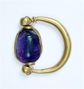 Signet Ring  
 Photographer:Clara Amit