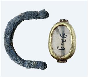 Signet Ring  
 Photographer:Clara Amit