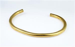Bracelet Engraved 
 Photographer:Clara Amit