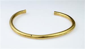 Bracelet Engraved 
 Photographer:Clara Amit
