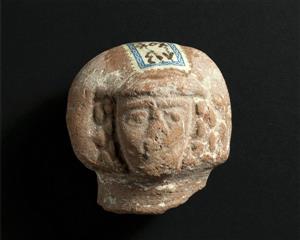 Head Pillar figurine   
 Photographer:Clara Amit