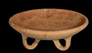 Bowl With Three Loop-Handle-Shaped Feet
Photographer:Clara Amit
