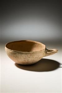 Bowl Wishbone Handle 
 Photographer:Meidad Suchowolski