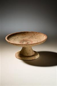 Bowl Footed 
 Photographer:Meidad Suchowolski