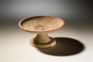 Bowl Footed 
 Photographer:Meidad Suchowolski