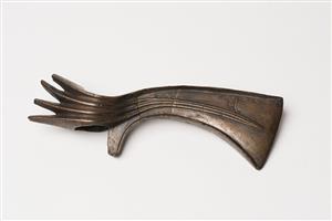 Pronged Axe Incised 
 Photographer:Meidad Suchowolski