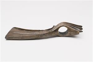 Pronged Axe Incised
Photographer:Meidad Suchowolski