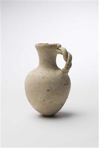 Juglet Loop Handle 
 Photographer:Meidad Suchowolski