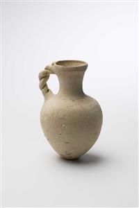 Juglet Loop Handle 
 Photographer:Meidad Suchowolski