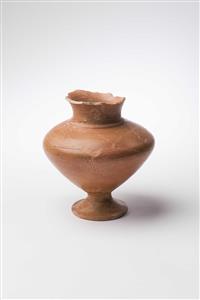 Jericho Vase Slipped Red 
 Photographer:Meidad Suchowolski