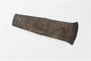Axe  
 Photographer:Meidad Suchowolski