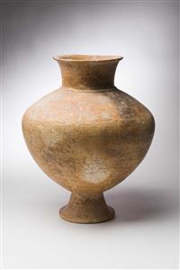 Jericho Vase Burnished 
 Photographer:Meidad Suchowolski