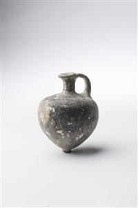 Piriform Juglet Button Base 
 Photographer:Meidad Suchowolski