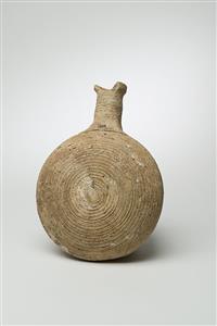 Pilgrim Flask Pared
Photographer:Meidad Suchowolski